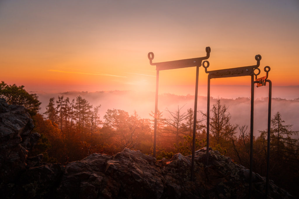 Východ Slunce na Vraní skále | Greenmind.cz - Cestování se psem