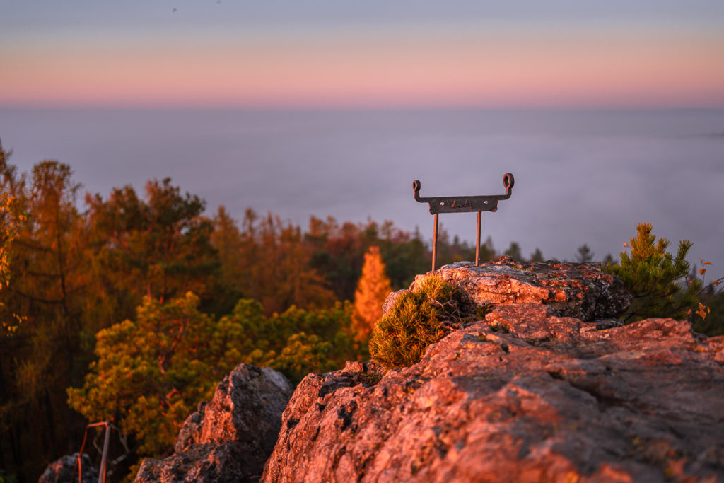 Východ Slunce na Vraní skále | Greenmind.cz - Cestování se psem